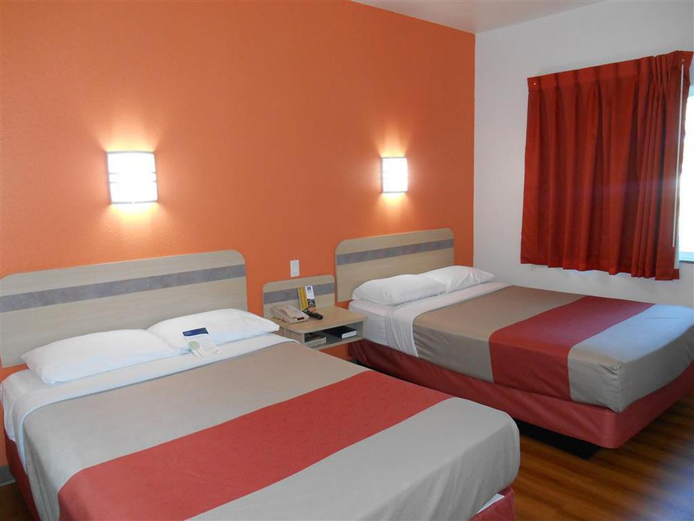 Motel 6-Mission, Tx Номер фото